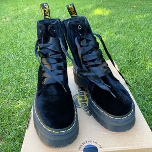🚀SOLD on another platform 🚀Dr. Martens Women's Jadon 8 Eye Velvet Boots